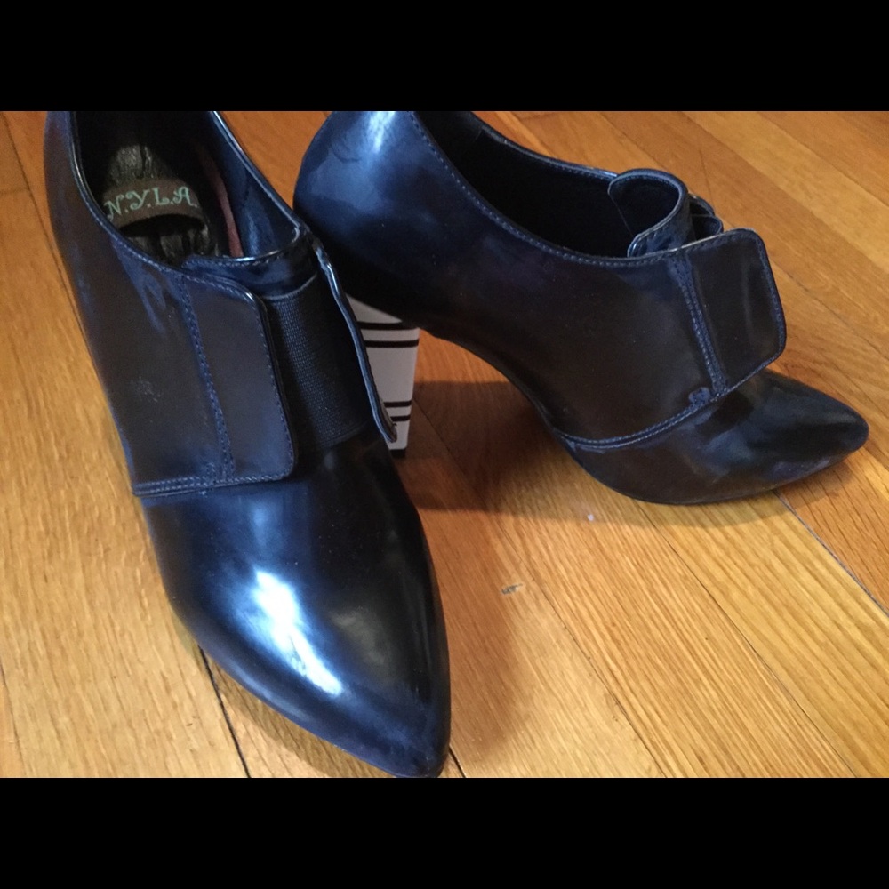 N.Y.L.A. Black Pointed Toe Heel - Size 7.5 NEW
